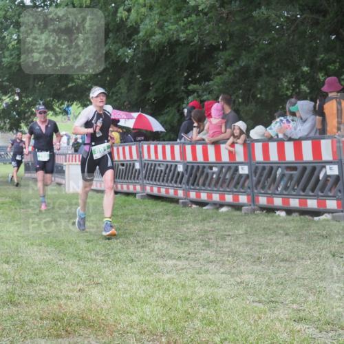 21.06.2025 - 27. Vierlanden-Triathlon KatJ http://msf.ph/oto/8027082 15.06.2025 13:30:19 Ziel 785, 891 meine-sportfotos.de