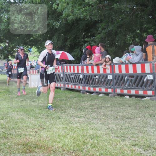 21.06.2025 - 27. Vierlanden-Triathlon KatJ http://msf.ph/oto/8027087 15.06.2025 13:30:20 Ziel 783, 785, 891 meine-sportfotos.de