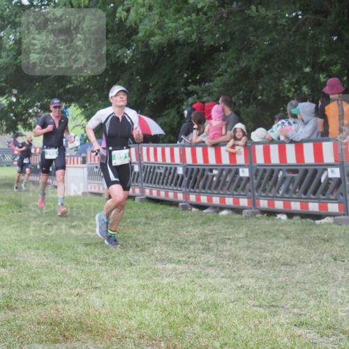 21.06.2025 - 27. Vierlanden-Triathlon KatJ http://msf.ph/oto/8027093 15.06.2025 13:30:20 Ziel 783, 785, 891 meine-sportfotos.de