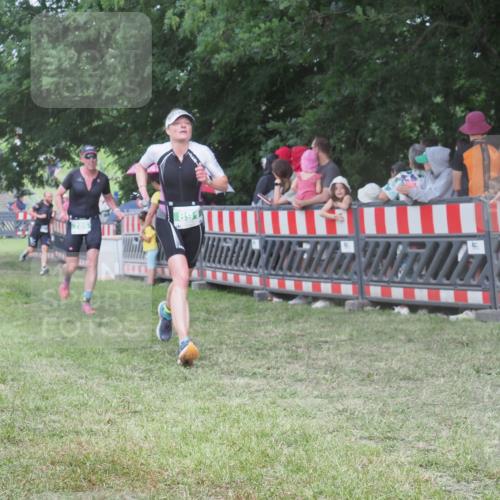 21.06.2025 - 27. Vierlanden-Triathlon KatJ http://msf.ph/oto/8027095 15.06.2025 13:30:20 Ziel 783, 785, 891 meine-sportfotos.de