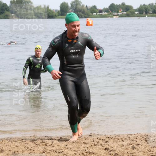 15.06.2025 - 27. Vierlanden-Triathlon Lena Gebhardt http://msf.ph/oto/8027098 15.06.2025 10:59:37 Schwimmen 641, 668, 727, 751 meine-sportfotos.de