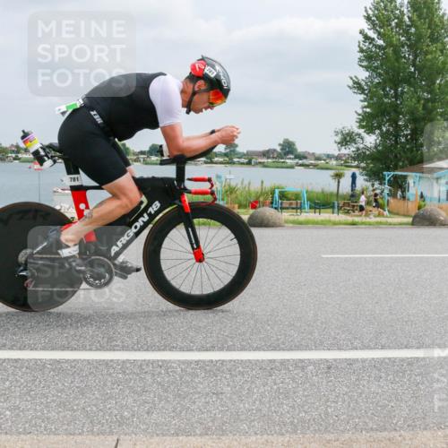 21.06.2025 - 27. Vierlanden-Triathlon H.Heesch http://msf.ph/oto/8027100 15.06.2025 12:18:39 Radfahren 781, 892 meine-sportfotos.de
