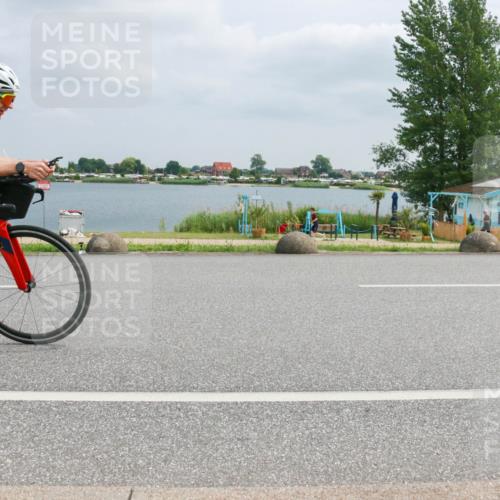 21.06.2025 - 27. Vierlanden-Triathlon H.Heesch http://msf.ph/oto/8027105 15.06.2025 12:18:51 Radfahren 708 meine-sportfotos.de