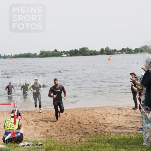 21.06.2025 - 27. Vierlanden-Triathlon MichiJ http://msf.ph/oto/8027108 15.06.2026 10:57:47 Schwimmen 686, 738, 774 meine-sportfotos.de
