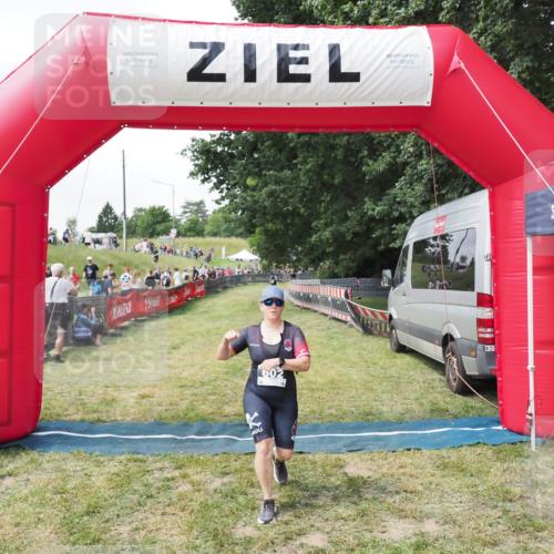 21.06.2025 - 27. Vierlanden-Triathlon MichiJ http://msf.ph/oto/8027111 15.06.2026 12:04:35 Ziel 602 meine-sportfotos.de