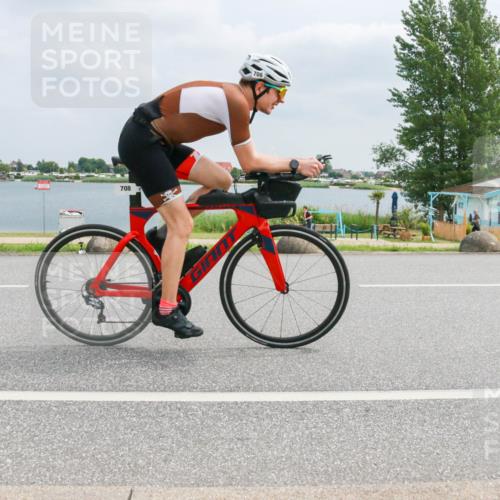 21.06.2025 - 27. Vierlanden-Triathlon H.Heesch http://msf.ph/oto/8027112 15.06.2025 12:18:51 Radfahren 708 meine-sportfotos.de