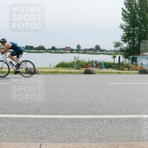 15.06.2025 - 27. Vierlanden-Triathlon H.Heesch http://msf.ph/oto/8027114 15.06.2025 11:20:16 Radfahren 852, 861 meine-sportfotos.de