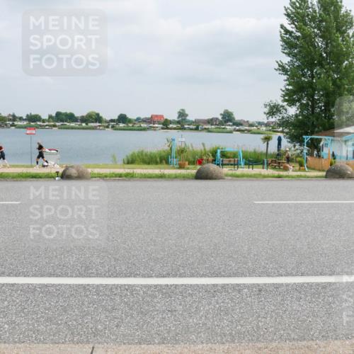 21.06.2025 - 27. Vierlanden-Triathlon H.Heesch http://msf.ph/oto/8027124 15.06.2025 12:18:56 Radfahren 806 meine-sportfotos.de