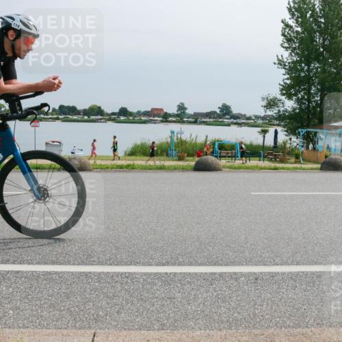 15.06.2025 - 27. Vierlanden-Triathlon H.Heesch http://msf.ph/oto/8027125 15.06.2025 11:20:35 Radfahren 114 meine-sportfotos.de