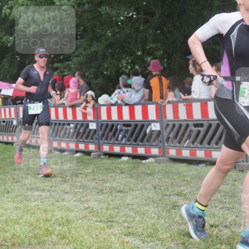 21.06.2025 - 27. Vierlanden-Triathlon KatJ http://msf.ph/oto/8027127 15.06.2025 13:30:21 Ziel 783, 785, 891 meine-sportfotos.de