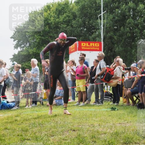 15.06.2025 - 27. Vierlanden-Triathlon KatJ http://msf.ph/oto/8027129 15.06.2025 11:00:43 Schwimmen 649, 678, 699, 723 meine-sportfotos.de
