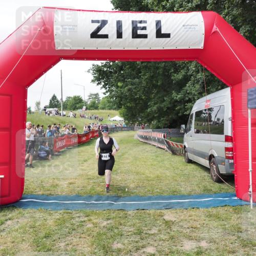 21.06.2025 - 27. Vierlanden-Triathlon MichiJ http://msf.ph/oto/8027130 15.06.2026 12:04:50 Ziel 578 meine-sportfotos.de