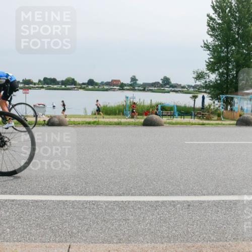 15.06.2025 - 27. Vierlanden-Triathlon H.Heesch http://msf.ph/oto/8027136 15.06.2025 11:20:49 Radfahren 237, 952, 962 meine-sportfotos.de