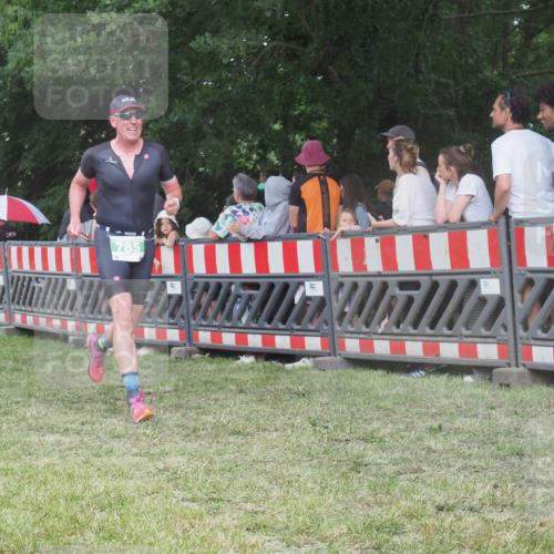 21.06.2025 - 27. Vierlanden-Triathlon KatJ http://msf.ph/oto/8027143 15.06.2025 13:30:21 Ziel 783, 785, 891 meine-sportfotos.de