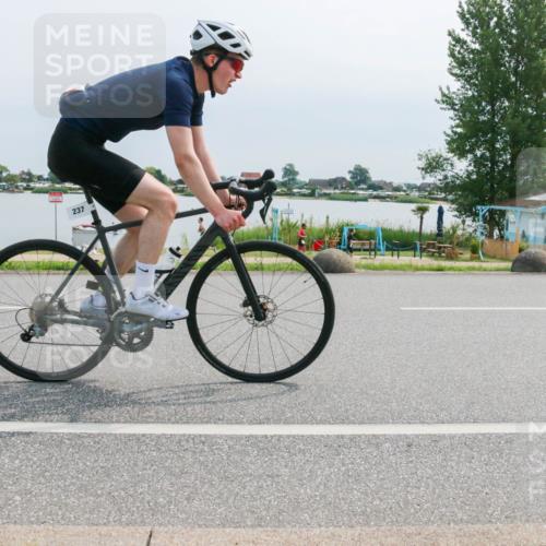 15.06.2025 - 27. Vierlanden-Triathlon H.Heesch http://msf.ph/oto/8027145 15.06.2025 11:20:49 Radfahren 237, 952, 962 meine-sportfotos.de