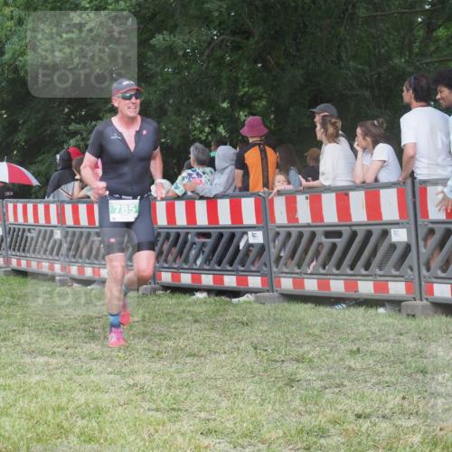 21.06.2025 - 27. Vierlanden-Triathlon KatJ http://msf.ph/oto/8027147 15.06.2025 13:30:22 Ziel 43, 783, 785, 891 meine-sportfotos.de