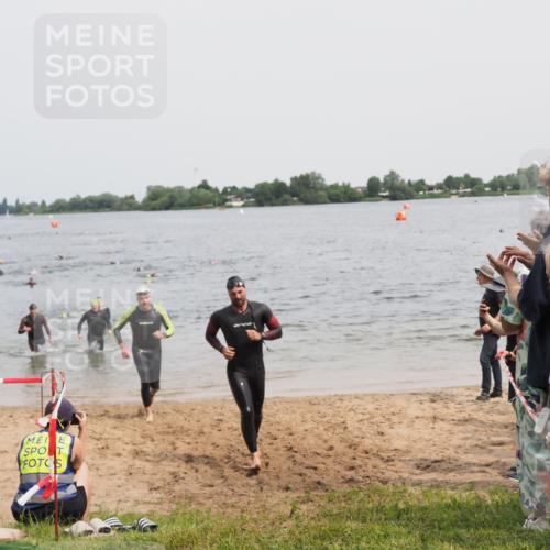 21.06.2025 - 27. Vierlanden-Triathlon MichiJ http://msf.ph/oto/8027150 15.06.2026 10:57:48 Schwimmen 686, 705, 738, 774 meine-sportfotos.de