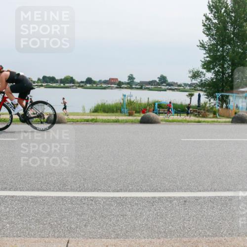 15.06.2025 - 27. Vierlanden-Triathlon H.Heesch http://msf.ph/oto/8027152 15.06.2025 11:20:50 Radfahren 237, 952, 962 meine-sportfotos.de