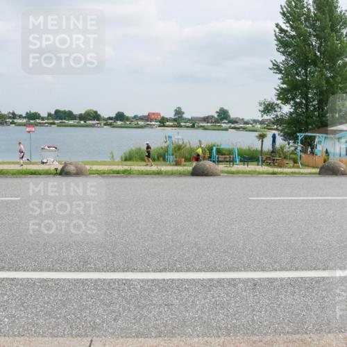 21.06.2025 - 27. Vierlanden-Triathlon H.Heesch http://msf.ph/oto/8027153 15.06.2025 12:19:08 Radfahren 694, 773, 973 meine-sportfotos.de