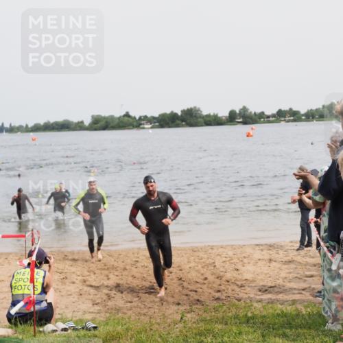 21.06.2025 - 27. Vierlanden-Triathlon MichiJ http://msf.ph/oto/8027161 15.06.2026 10:57:48 Schwimmen 686, 705, 738, 774 meine-sportfotos.de