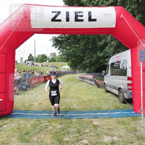 21.06.2025 - 27. Vierlanden-Triathlon MichiJ http://msf.ph/oto/8027164 15.06.2026 12:04:51 Ziel 578 meine-sportfotos.de