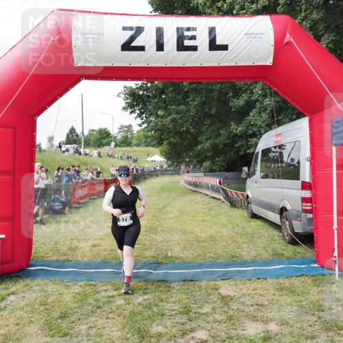 21.06.2025 - 27. Vierlanden-Triathlon MichiJ http://msf.ph/oto/8027168 15.06.2026 12:04:51 Ziel 578 meine-sportfotos.de