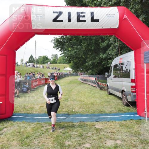 21.06.2025 - 27. Vierlanden-Triathlon MichiJ http://msf.ph/oto/8027176 15.06.2026 12:04:51 Ziel 578 meine-sportfotos.de