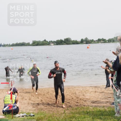 21.06.2025 - 27. Vierlanden-Triathlon MichiJ http://msf.ph/oto/8027179 15.06.2026 10:57:48 Schwimmen 686, 705, 738, 774 meine-sportfotos.de
