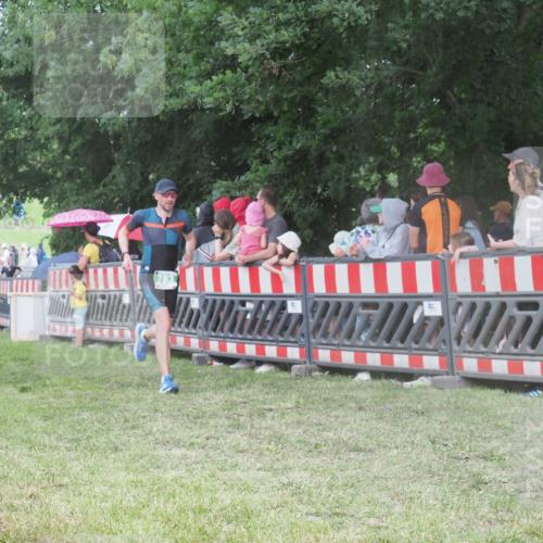 21.06.2025 - 27. Vierlanden-Triathlon KatJ http://msf.ph/oto/8027182 15.06.2025 13:30:29 Ziel 43, 783 meine-sportfotos.de