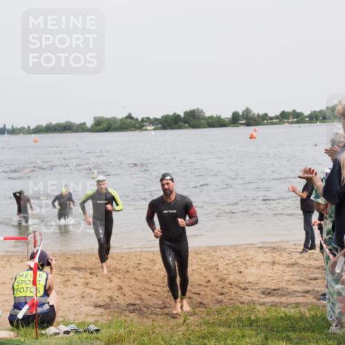 21.06.2025 - 27. Vierlanden-Triathlon MichiJ http://msf.ph/oto/8027194 15.06.2026 10:57:48 Schwimmen 686, 705, 738, 774 meine-sportfotos.de