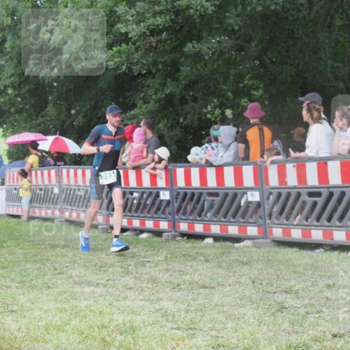 21.06.2025 - 27. Vierlanden-Triathlon KatJ http://msf.ph/oto/8027197 15.06.2025 13:30:29 Ziel 43, 783 meine-sportfotos.de