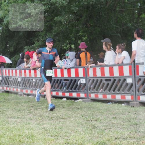 21.06.2025 - 27. Vierlanden-Triathlon KatJ http://msf.ph/oto/8027216 15.06.2025 13:30:29 Ziel 43, 783 meine-sportfotos.de
