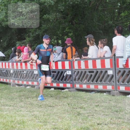 21.06.2025 - 27. Vierlanden-Triathlon KatJ http://msf.ph/oto/8027222 15.06.2025 13:30:30 Ziel 43, 783 meine-sportfotos.de