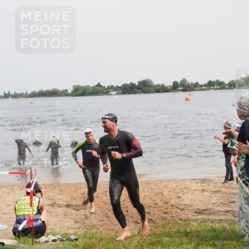 21.06.2025 - 27. Vierlanden-Triathlon MichiJ http://msf.ph/oto/8027223 15.06.2026 10:57:49 Schwimmen 686, 705, 738, 774 meine-sportfotos.de