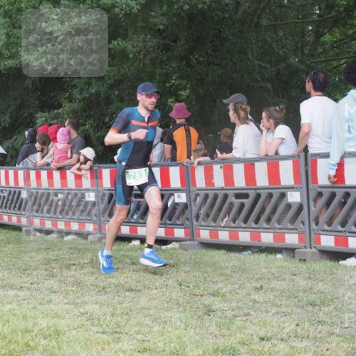 21.06.2025 - 27. Vierlanden-Triathlon KatJ http://msf.ph/oto/8027225 15.06.2025 13:30:30 Ziel 43, 783 meine-sportfotos.de