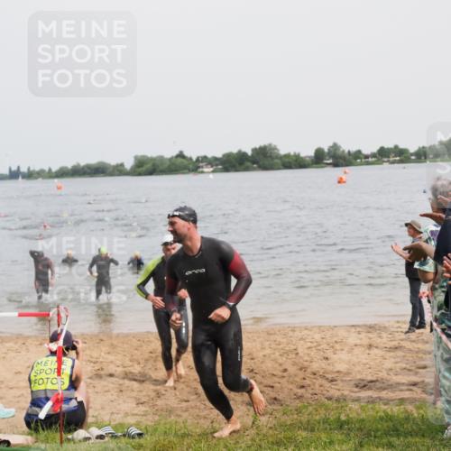 21.06.2025 - 27. Vierlanden-Triathlon MichiJ http://msf.ph/oto/8027229 15.06.2026 10:57:49 Schwimmen 686, 705, 738, 774 meine-sportfotos.de