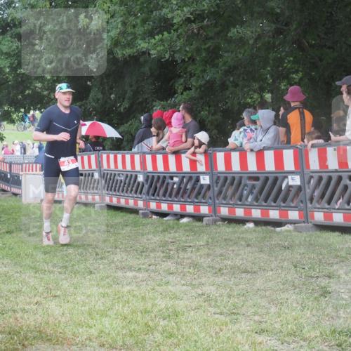 21.06.2025 - 27. Vierlanden-Triathlon KatJ http://msf.ph/oto/8027234 15.06.2025 13:30:30 Ziel 43, 783 meine-sportfotos.de