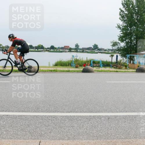 15.06.2025 - 27. Vierlanden-Triathlon H.Heesch http://msf.ph/oto/8027236 15.06.2025 11:20:54 Radfahren 921, 952, 958, 962, 966 meine-sportfotos.de