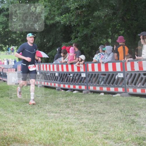 21.06.2025 - 27. Vierlanden-Triathlon KatJ http://msf.ph/oto/8027239 15.06.2025 13:30:31 Ziel 43, 783 meine-sportfotos.de