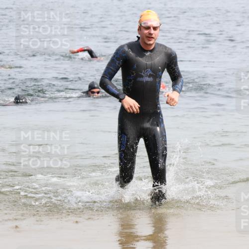15.06.2025 - 27. Vierlanden-Triathlon Lena Gebhardt http://msf.ph/oto/8027242 15.06.2025 11:00:02 Schwimmen 708 meine-sportfotos.de