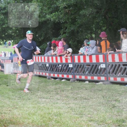 21.06.2025 - 27. Vierlanden-Triathlon KatJ http://msf.ph/oto/8027247 15.06.2025 13:30:31 Ziel 43, 783 meine-sportfotos.de