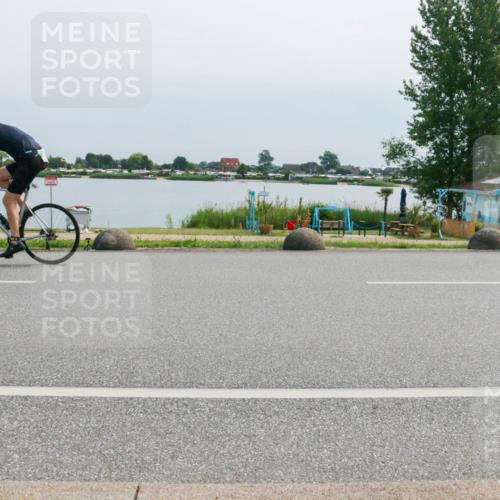 15.06.2025 - 27. Vierlanden-Triathlon H.Heesch http://msf.ph/oto/8027252 15.06.2025 11:21:01 Radfahren 93, 856, 921 meine-sportfotos.de