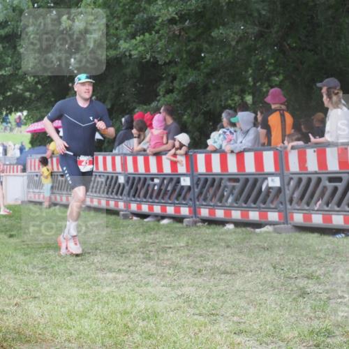 21.06.2025 - 27. Vierlanden-Triathlon KatJ http://msf.ph/oto/8027257 15.06.2025 13:30:31 Ziel 43, 783 meine-sportfotos.de