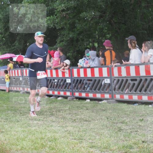 21.06.2025 - 27. Vierlanden-Triathlon KatJ http://msf.ph/oto/8027266 15.06.2025 13:30:31 Ziel 43, 783 meine-sportfotos.de