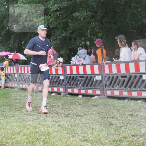 21.06.2025 - 27. Vierlanden-Triathlon KatJ http://msf.ph/oto/8027274 15.06.2025 13:30:31 Ziel 43, 783 meine-sportfotos.de