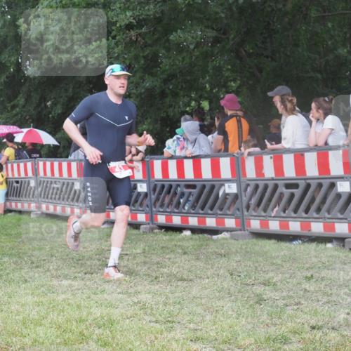 21.06.2025 - 27. Vierlanden-Triathlon KatJ http://msf.ph/oto/8027281 15.06.2025 13:30:31 Ziel 43, 783 meine-sportfotos.de