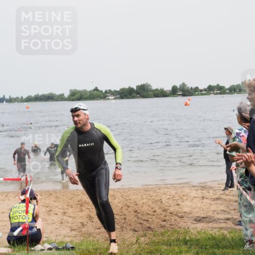 21.06.2025 - 27. Vierlanden-Triathlon MichiJ http://msf.ph/oto/8027285 15.06.2026 10:57:51 Schwimmen 686, 705, 738, 774 meine-sportfotos.de