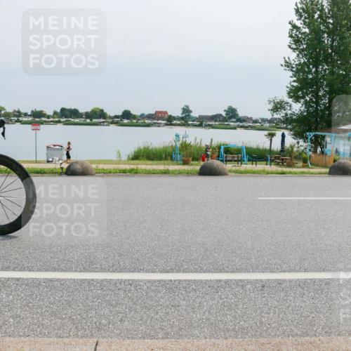 15.06.2025 - 27. Vierlanden-Triathlon H.Heesch http://msf.ph/oto/8027287 15.06.2025 11:21:08 Radfahren 93, 142, 856 meine-sportfotos.de