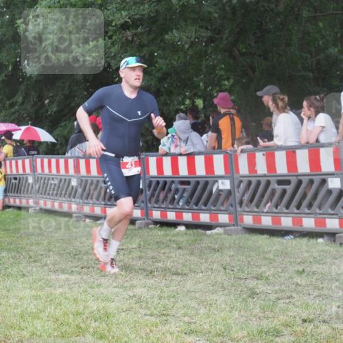 21.06.2025 - 27. Vierlanden-Triathlon KatJ http://msf.ph/oto/8027288 15.06.2025 13:30:32 Ziel 43, 783 meine-sportfotos.de