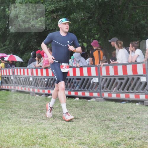 21.06.2025 - 27. Vierlanden-Triathlon KatJ http://msf.ph/oto/8027296 15.06.2025 13:30:32 Ziel 43, 783 meine-sportfotos.de